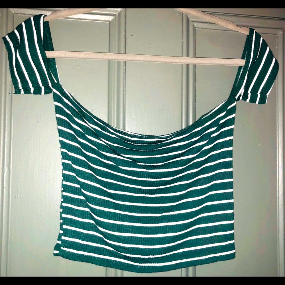 Striped off the shoulder crop top 🌲